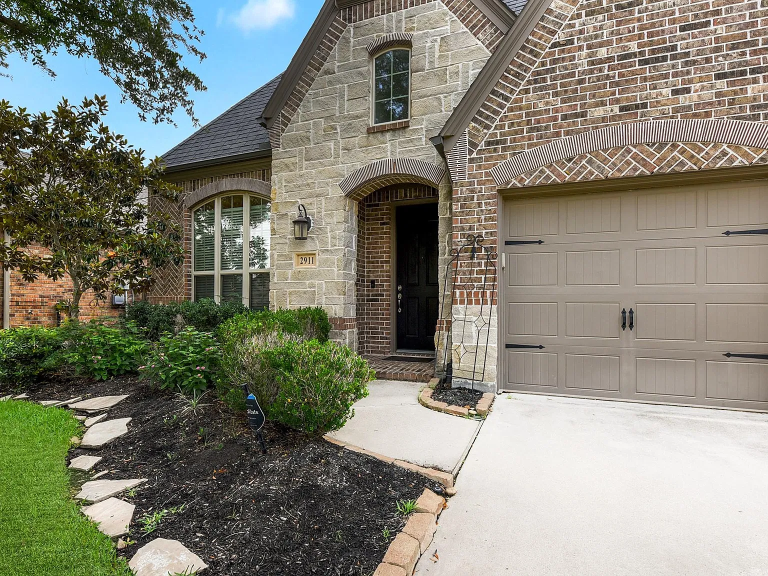 4 bed, 2.5 bath, 2768 sqft, $3,100 — Photo 4