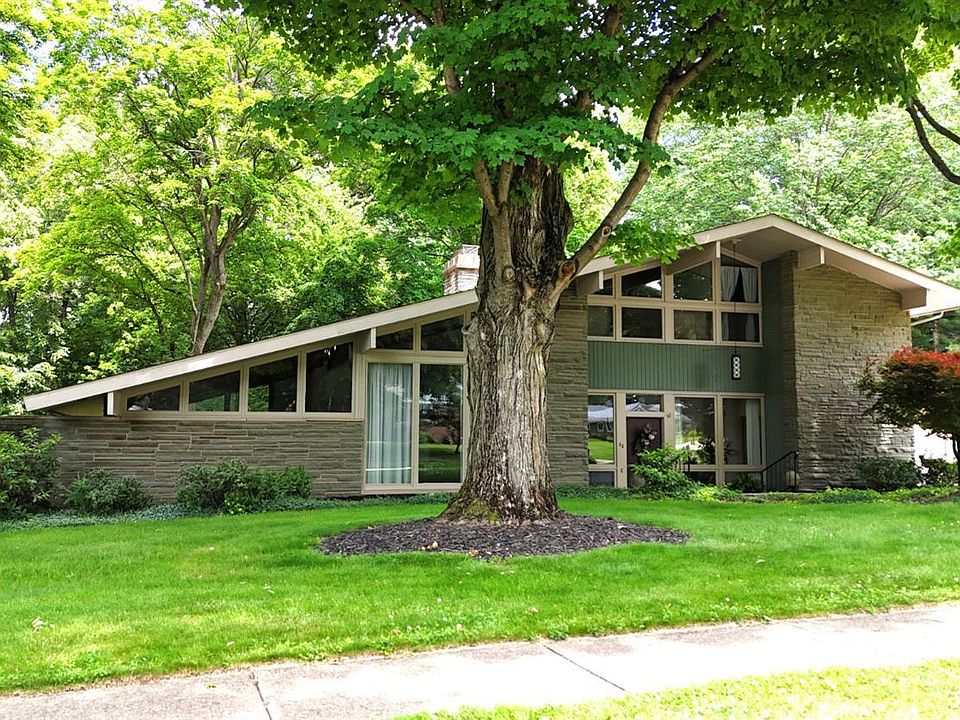 1st image of 52 Breezewood Dr