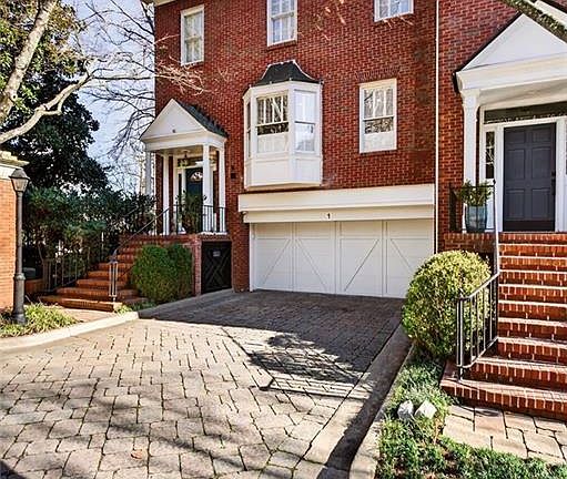 2nd image of 3685 Peachtree Rd NE APT 1