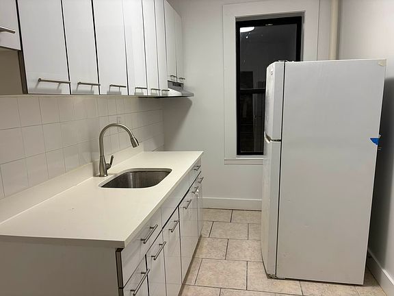 2nd image of 125 Seaman Ave APT 3D