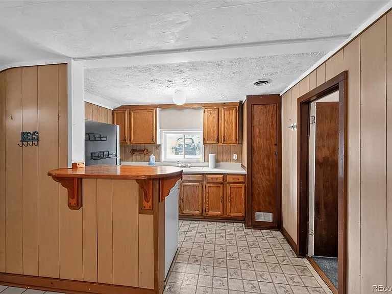 225 S Holland St #B — Photo 11