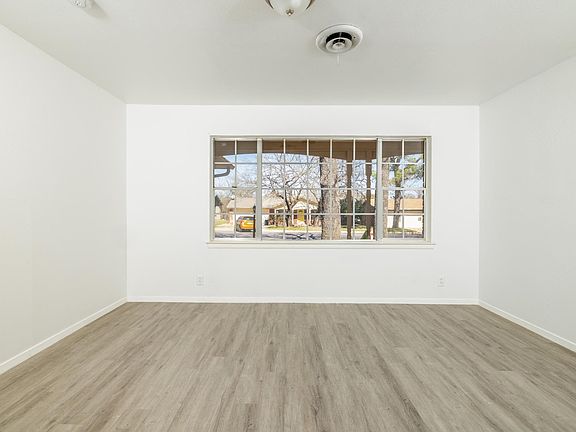 5th image of 4732 Leonard St