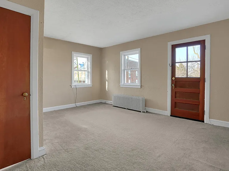 641 1/2 Courtland St — Photo 1