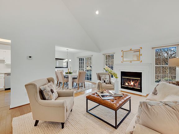 5th image of 202 Kensington Way