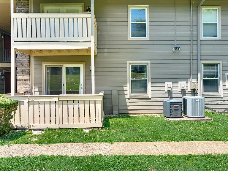 709 Ashlawn Pl — Photo 4