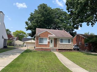 1867 N Silvery Ln, Dearborn, MI 48128