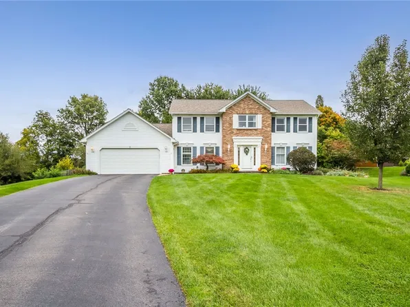 6 Brackley Cir, Fairport, NY 14450