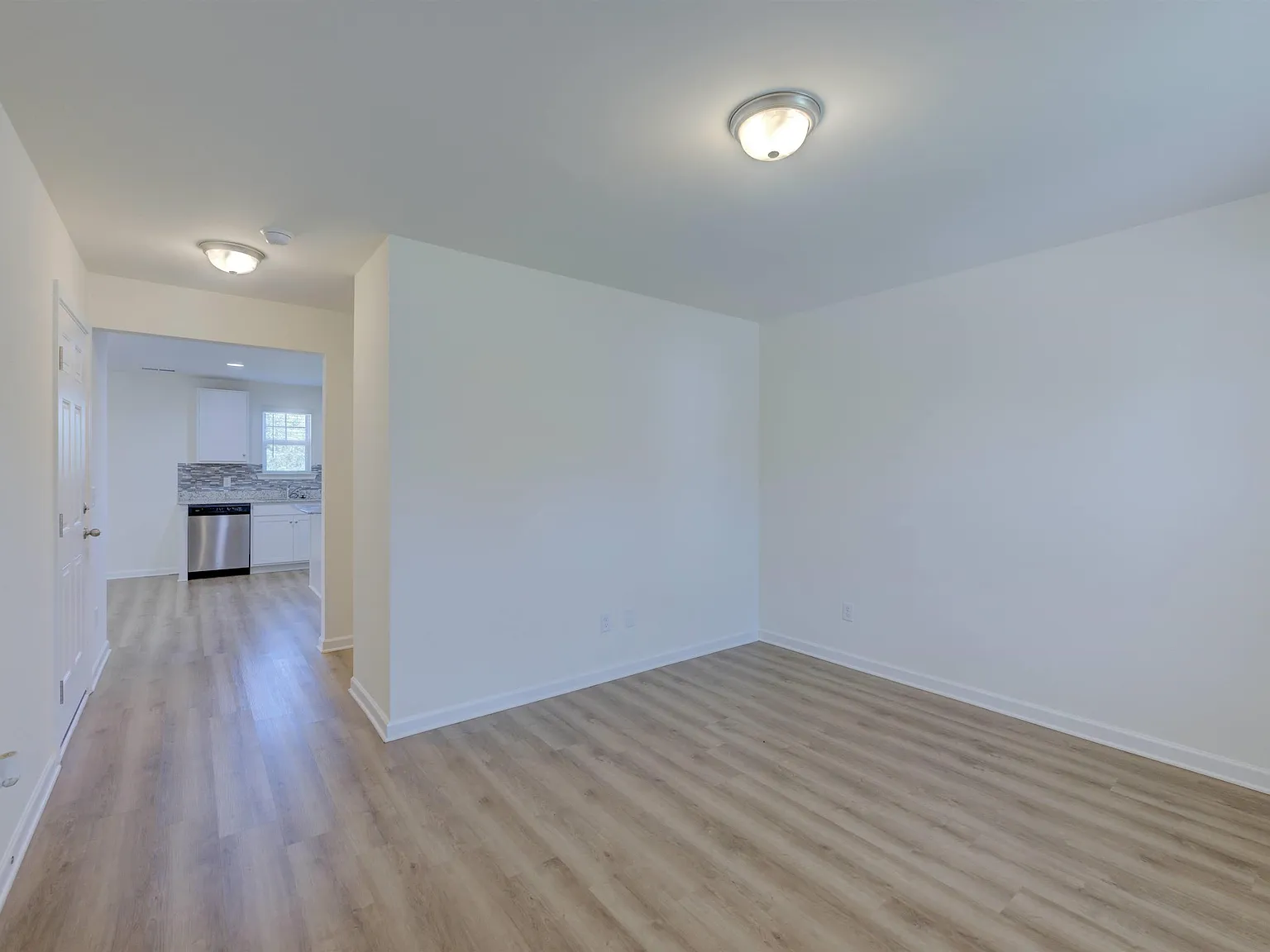 4 bed, 1660 sqft, $2,000 — Photo 3