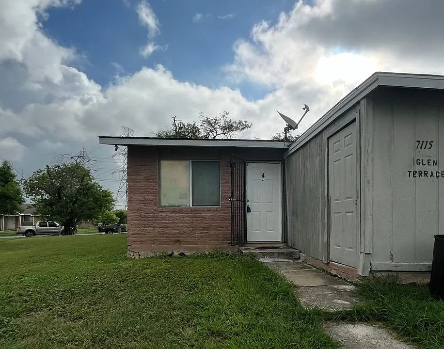 7115 Glen Ter