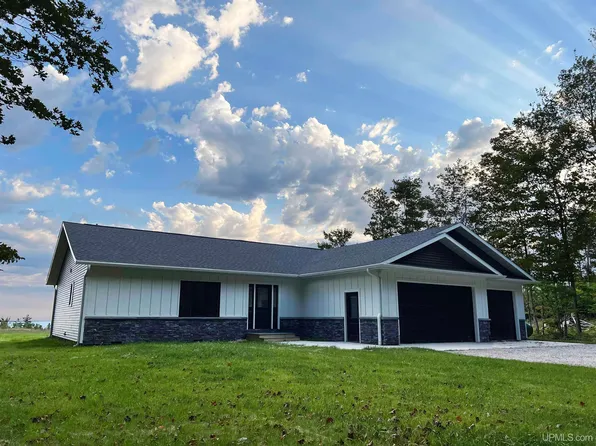 6037 Dillexie Lane Rd, Manistique, MI 49854