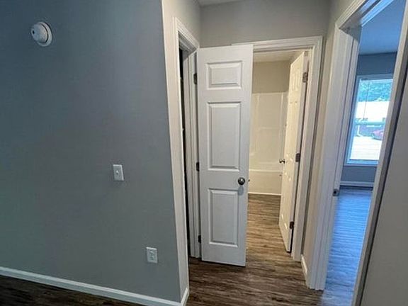 4th image of 1804 Parkwood Ln #24-16