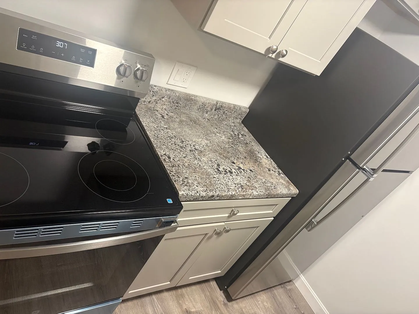 Beautiful modern unit with great location near nature in Brookline available NOW! — Photo 3