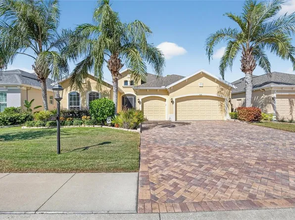 1616 Emerald Dunes Dr, Sun City Center, FL 33573