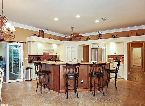 5th image of 336 Lambton Ln