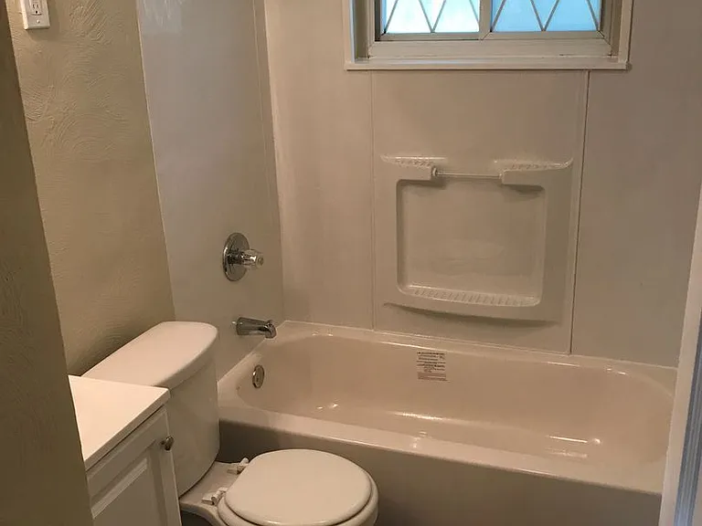 424 Rose Ave — Photo 6