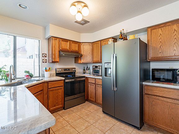 3rd image of 261 E Belcourte Pl