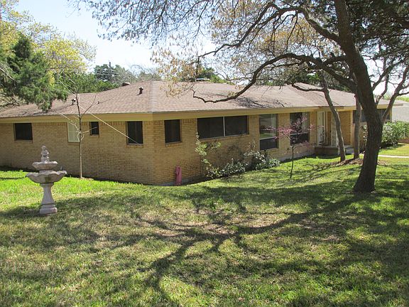 4th image of 749 Arlington Dr