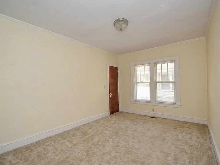 2975 N Downer Ave — Photo 10