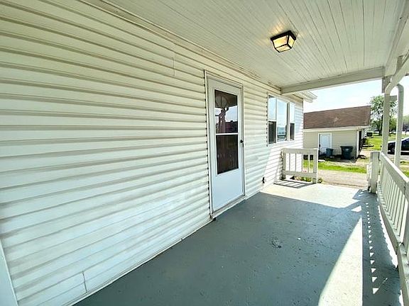 3rd image of 1694 Hopkins Ave