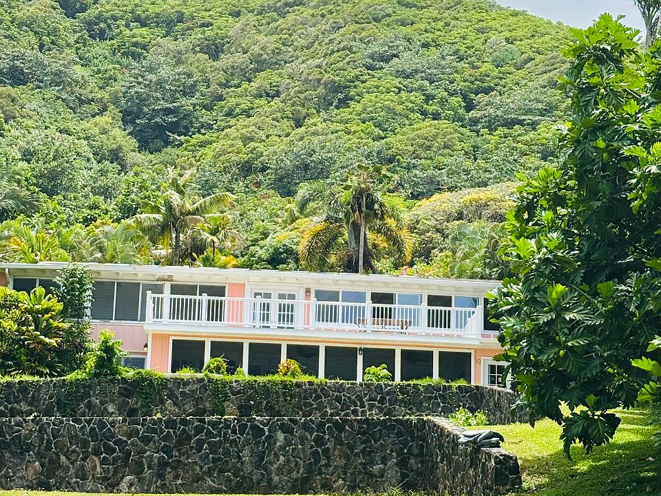 Large breezy Plantation Home- fully restored, new appliances, new paint, new lighting, new electrical and plumbing and new windos and flooring!