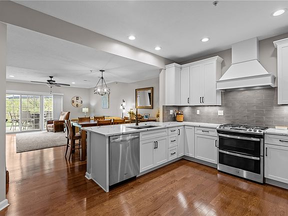 5th image of 1029 Woodlawn Dr