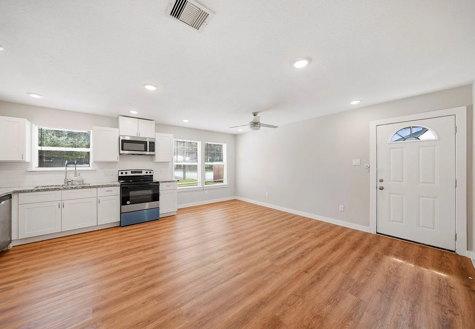 3 bed, 2.0 bath, 1250 sqft, $1,649 — Photo 3