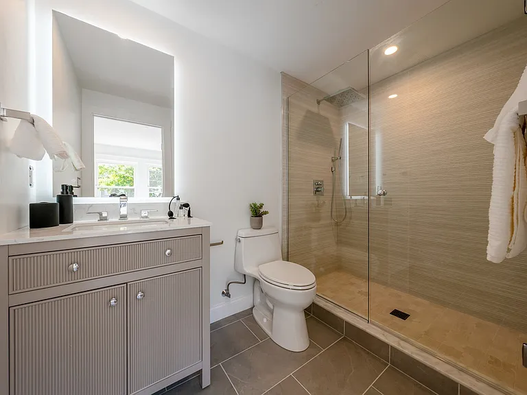 108 Florence St #1 — Photo 9