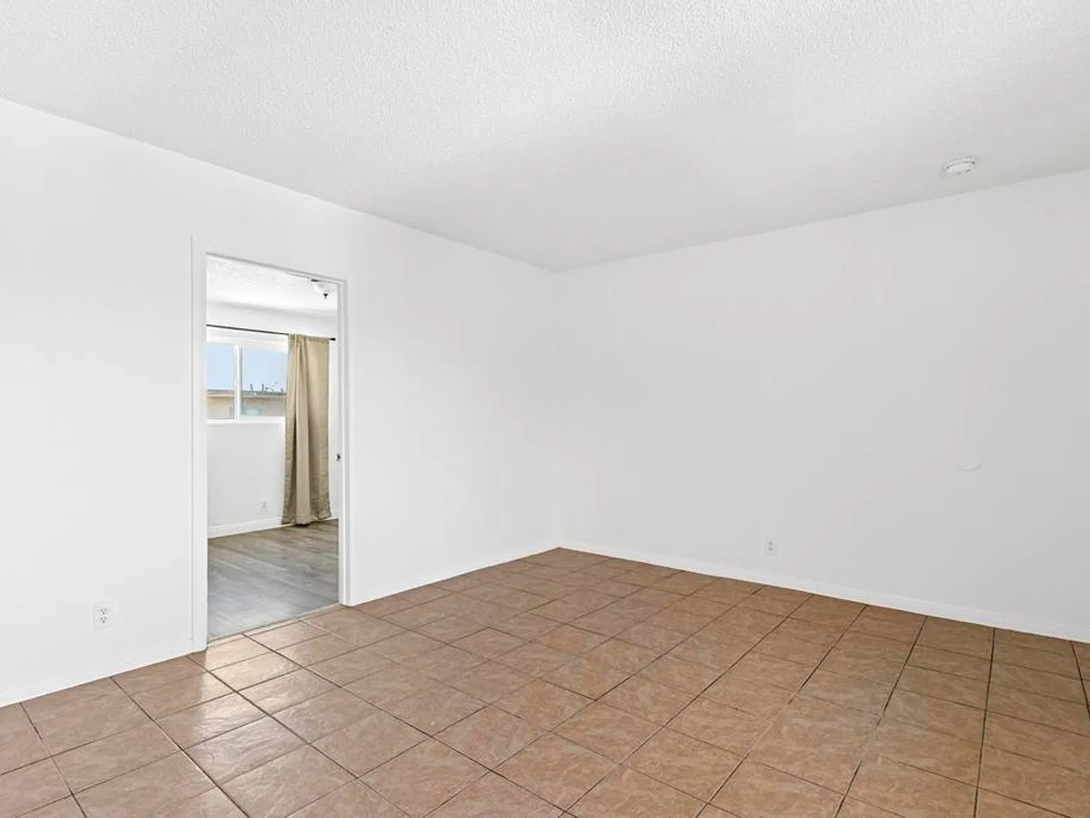11645 Mapledale St — Photo 3
