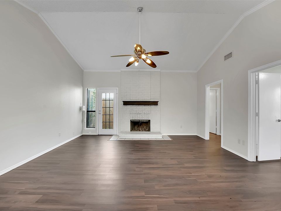1st image of 938 Sanders Dr