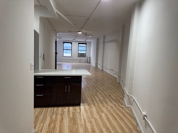 4th image of 927 Broadway APT 4