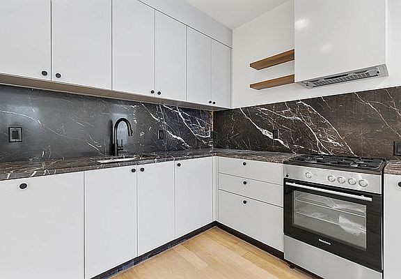 5th image of 250 Gold St #317