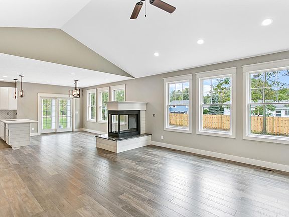 4th image of 15628 Grand Point Dr