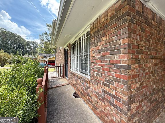 4th image of 5941 Pinecreek Rd