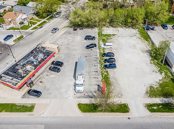 3rd image of 6150 W Ogden Ave