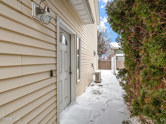 4th image of 3317 E Brownstone Ave