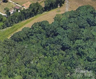 4th image of 250 Moss Dr