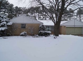 937 Bluecrest Dr, Rockford, IL 61107