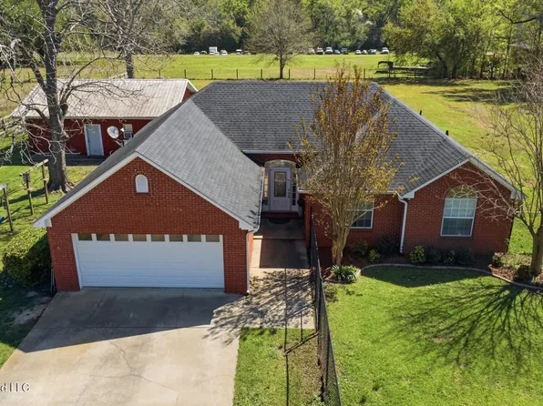 116 Vaughn Dr, Lucedale, MS 39452