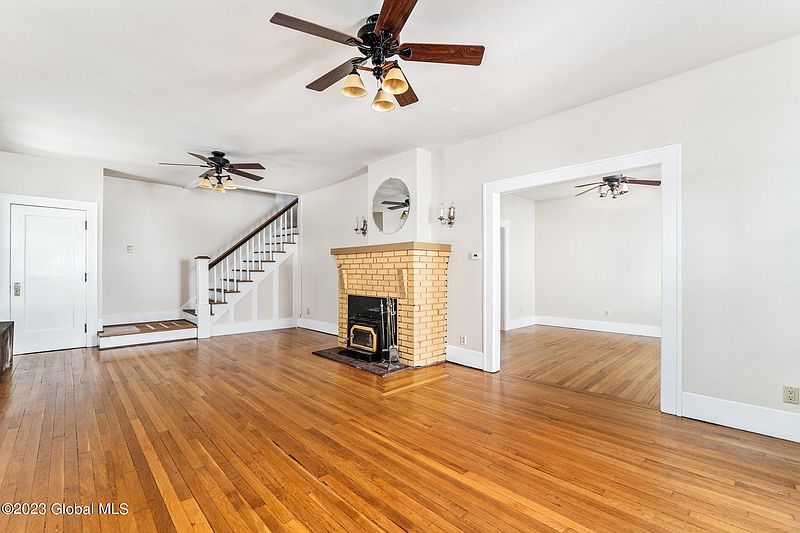 3rd image of 749 Decamp Avenue