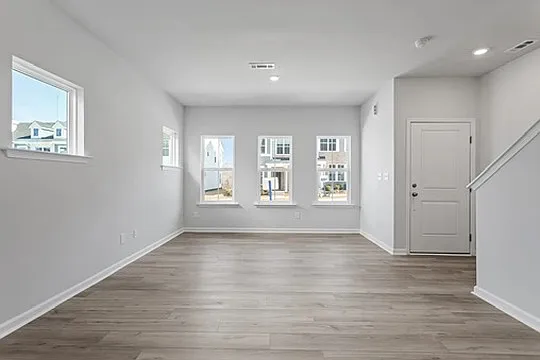 Sloan Dr — Photo 2