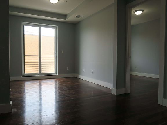 4th image of 650 Kosciuszko St APT 3A