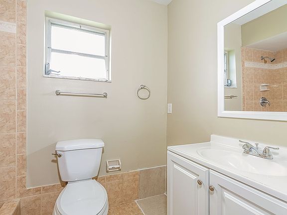 3rd image of 3202 NW 118th Ln