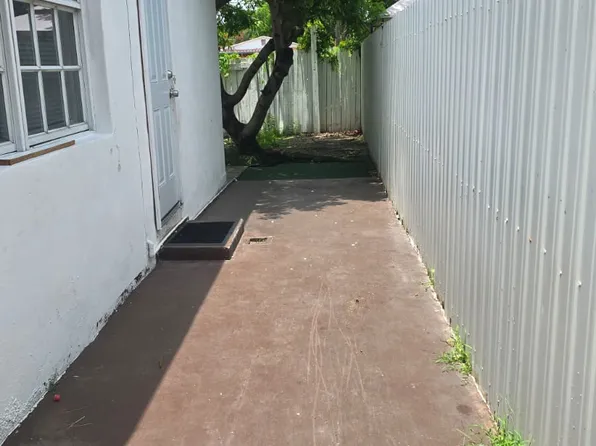 2145 NW 49th St #1, Miami, FL 33142