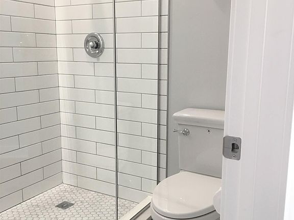 4th image of 356 W Dickens Ave #1KP