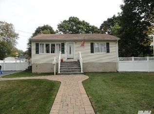 22 Mida Ct, West Babylon, NY 11704
