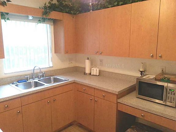 5th image of 2450 16th Ave S