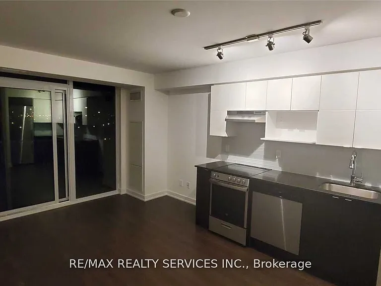 120 Varna Dr #906 — Photo 2