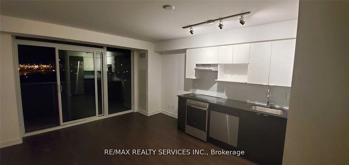 Building Photo - 120 Varna Dr #906