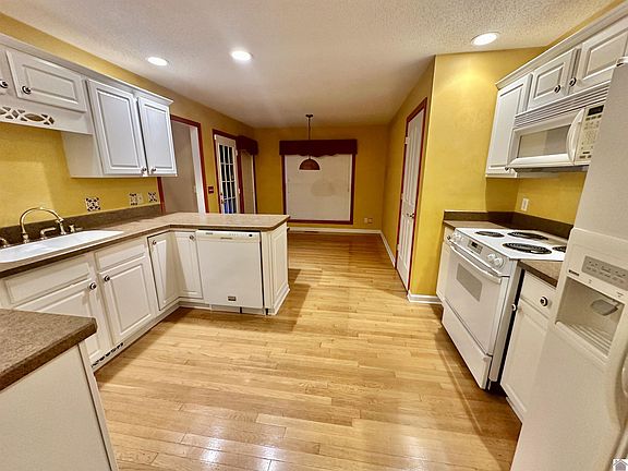 4th image of 1302 Larkspur Dr