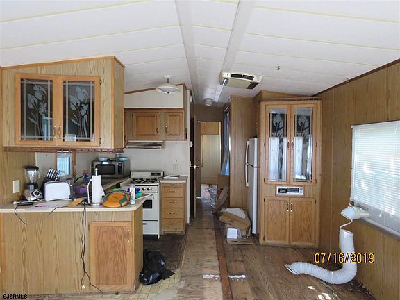 4th image of 71 S Lake Dr